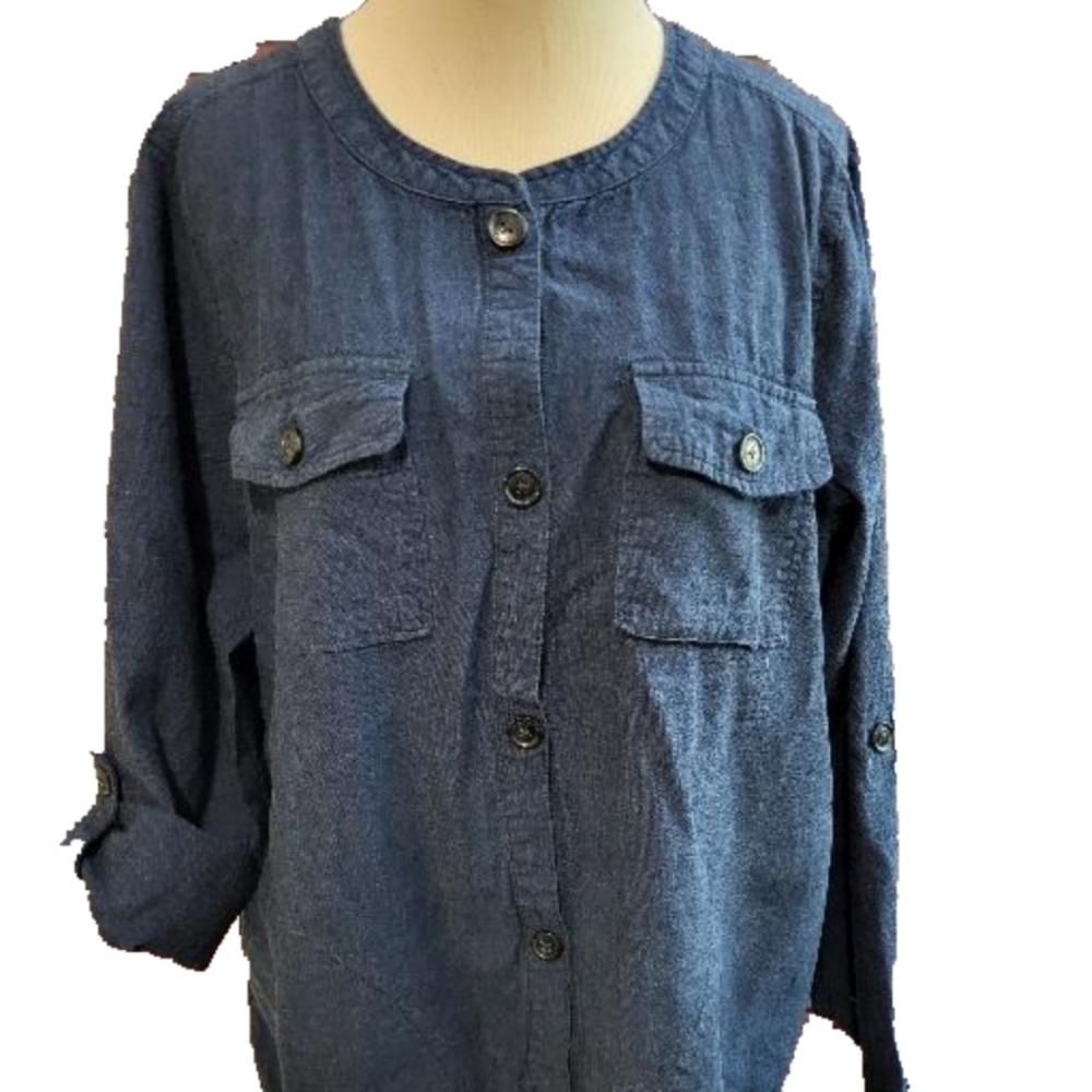 Liz Claiborne size large camp shirt in the color blue